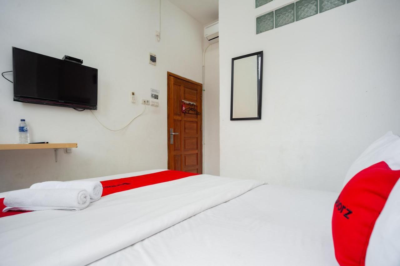 מלון Reddoorz At Jalan Bangau פאלמבאנג מראה חיצוני תמונה